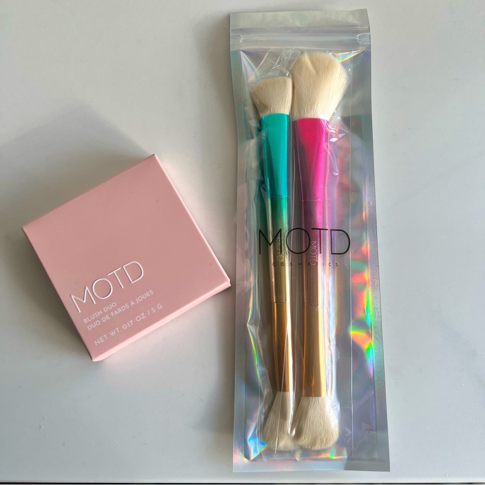M.O.T.D. Blush Duo Soft Glow Pink Lace and Party of Two Dual Ended Make Up Brush